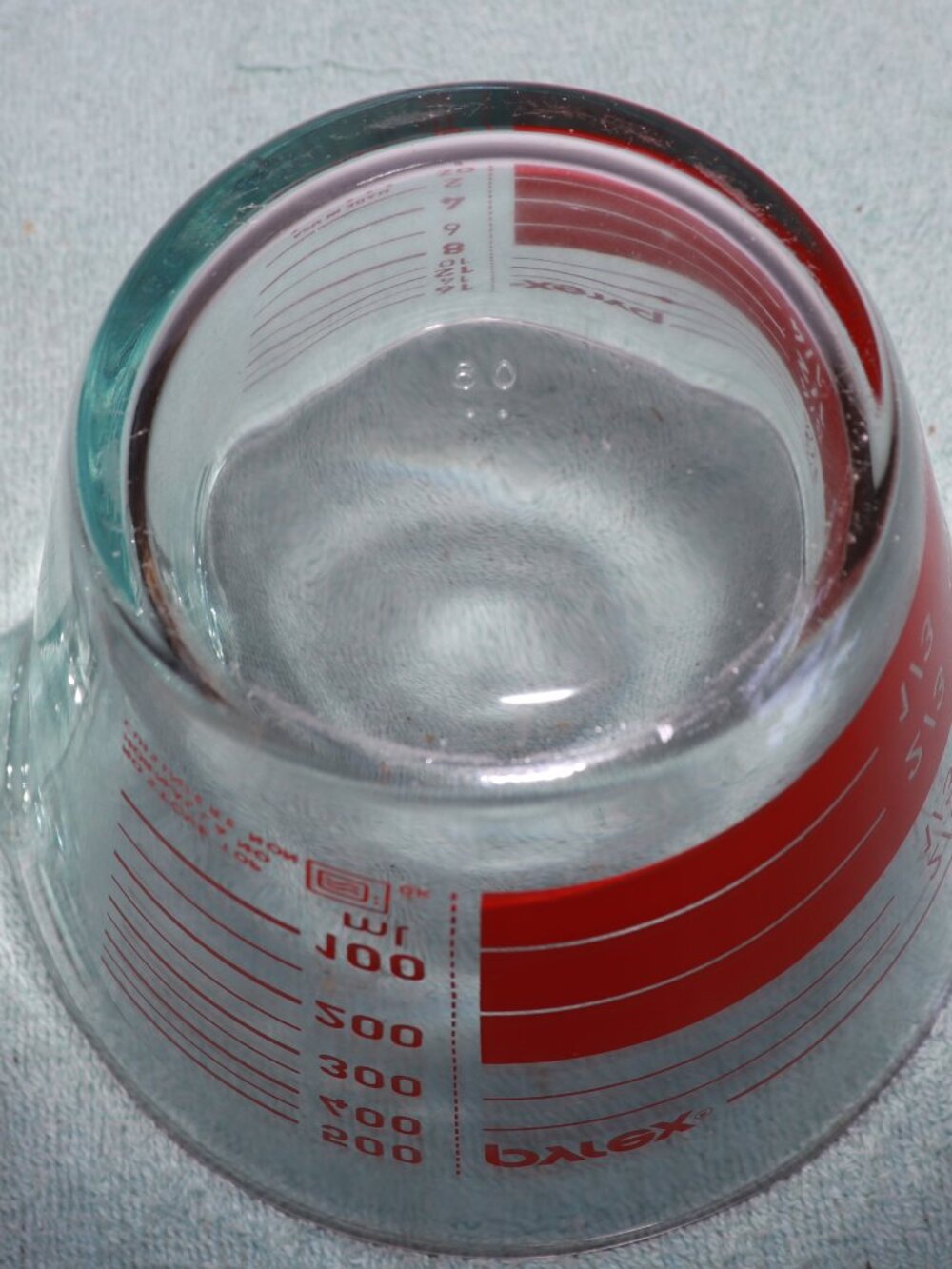 Vintage Pyrex 2 Cup Measuring Cup Red Reverse Lettering Made in USA - Picture 4 of 4